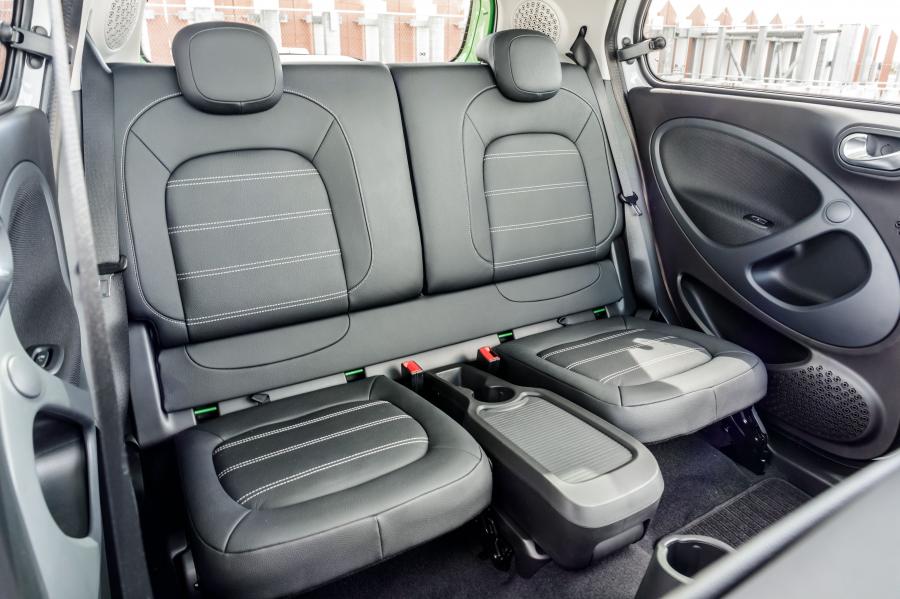 Интерьер Smart ForFour Prime Electric Drive (W453) 2017 года  (UK) (фото 9 из 23)